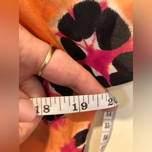 Hugo Boss patterned button down blouse - Picture 4 of 4